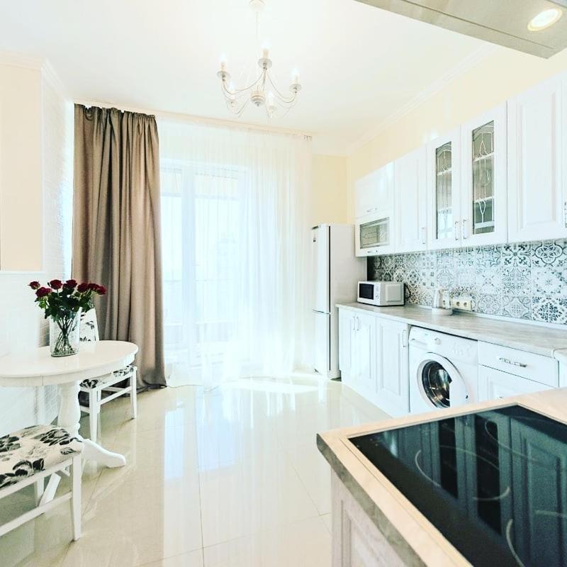 1 Room 60M2 Center Of Obolon Near River Side. With Terrace. 22 Floor Kiev Eksteriør billede