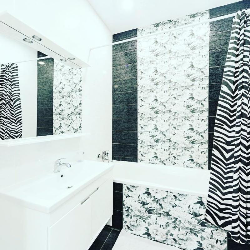 1 Room 60M2 Center Of Obolon Near River Side. With Terrace. 22 Floor Kiev Eksteriør billede