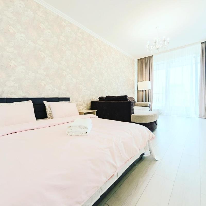 1 Room 60M2 Center Of Obolon Near River Side. With Terrace. 22 Floor Kiev Eksteriør billede